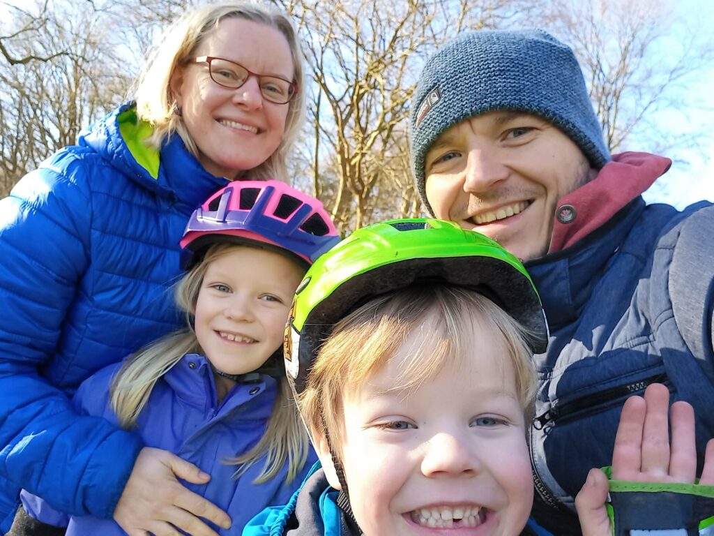 Familie Krebs beim Inlineskaten