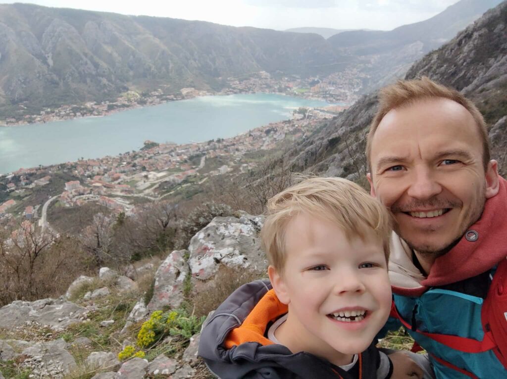 Blick über die Bucht von Kotor vom Berg ganz oben