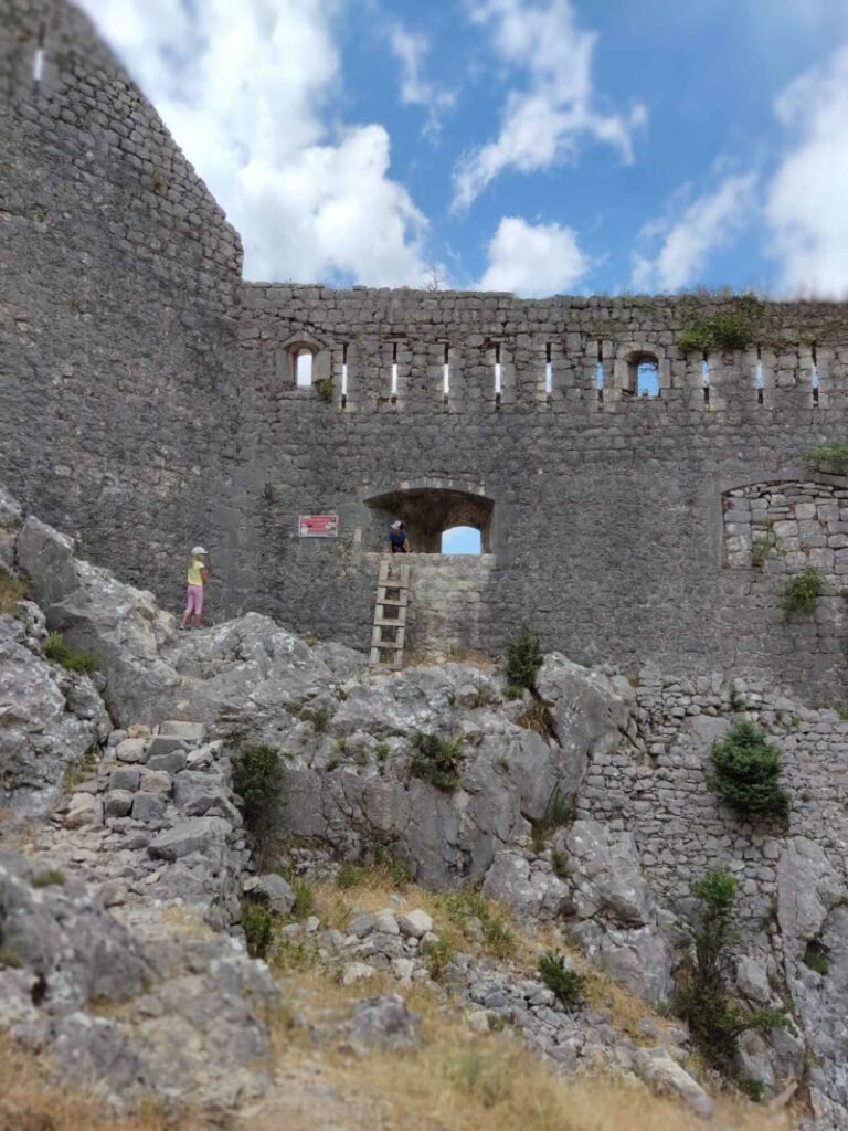 Nebeneingang auf St. Ivan